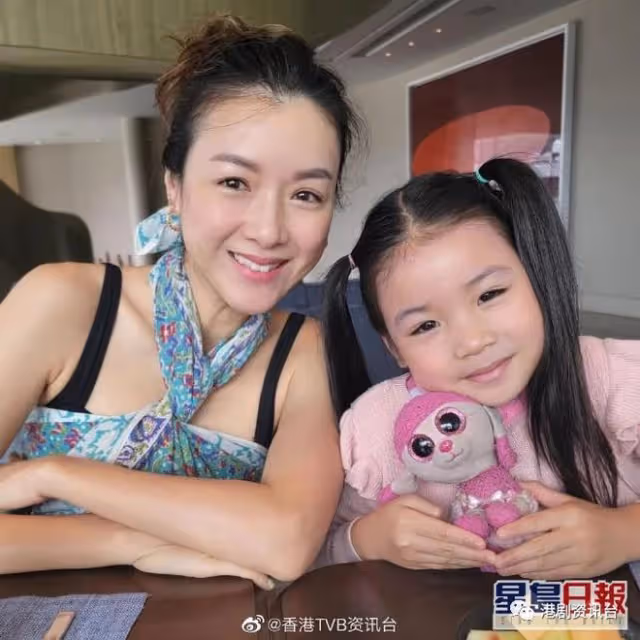 陳豪與陳茵媺十指緊扣游TVB！網民羨慕：彼此眼裡有對方