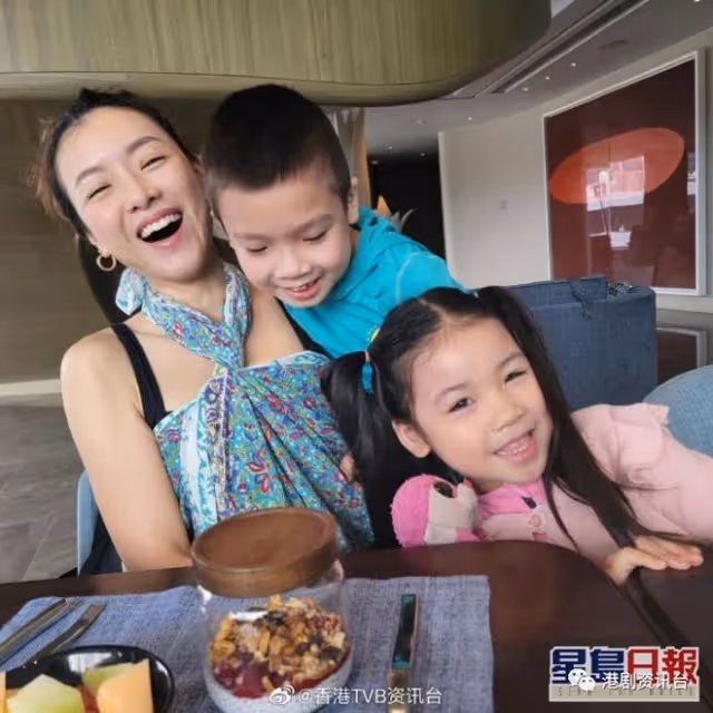 陳豪與陳茵媺十指緊扣游TVB！網民羨慕：彼此眼裡有對方