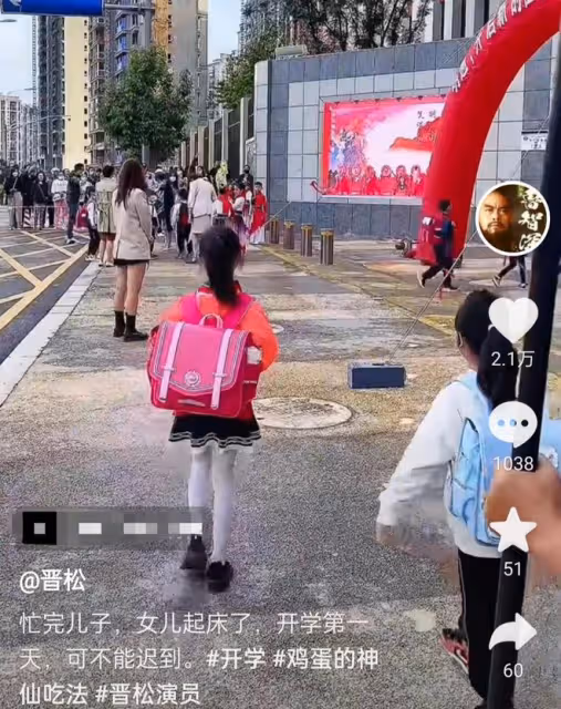 「魯智深」罕曬女兒，五官精緻繼承媽媽顏值，父女牽手親臉好溫馨