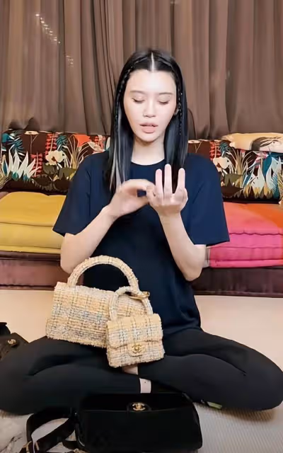 奚夢瑤為女兒豪買5個奢侈品包，豪宅內滿地都是包，隨手一個近3萬