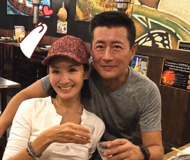 高曙光與二婚老婆在家帶娃,兒子乖巧包餃子,三層豪宅內景也曝光