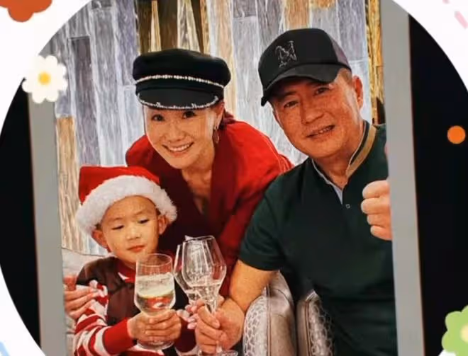 高曙光與二婚老婆在家帶娃,兒子乖巧包餃子,三層豪宅內景也曝光