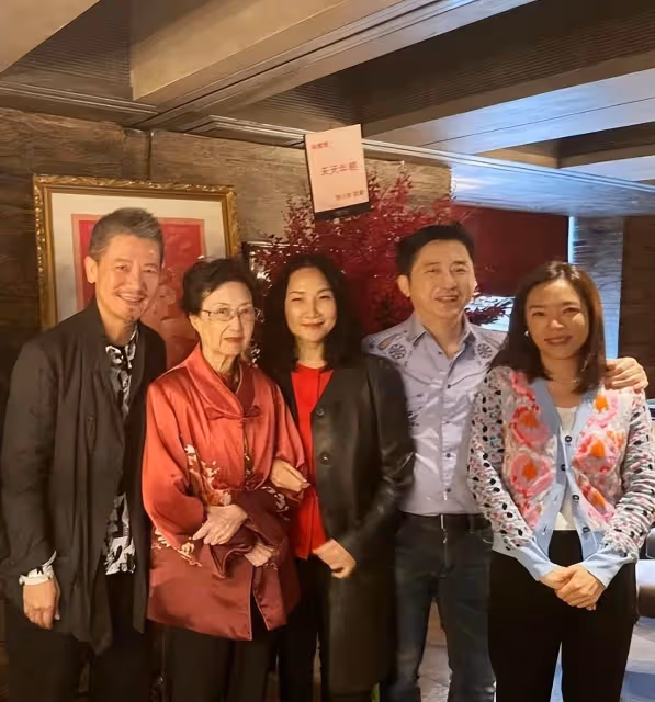 61歲庾澄慶安享晚年,3個子女齊聚一堂,47歲二婚妻子忙前忙後
