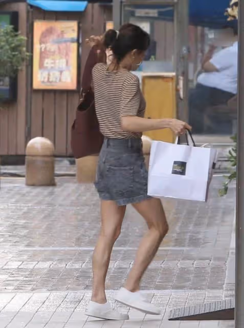 61歲庾澄慶安享晚年,3個子女齊聚一堂,47歲二婚妻子忙前忙後