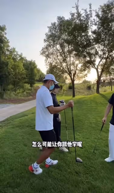 張繼科痞幼再同框!女方被欺負男方霸氣護短,疑同喝一瓶水惹爭議