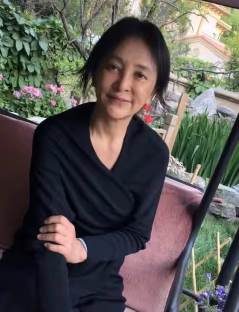53歲李勤勤自嘲愛管閒事,雨天提醒機場人員戴帽,身體狀況引擔憂
