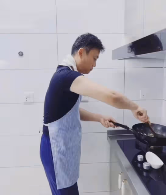 耿為華女兒罕露面!長發飄飄身材纖細,歐式風格豪宅驚喜曝光
