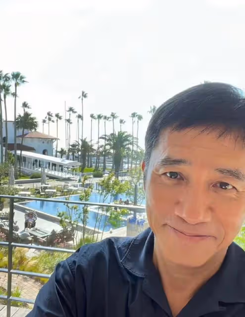 56歲劉嘉玲高調曬豪宅後院,綠植包圍環境雅致,巨大全金擺件搶眼