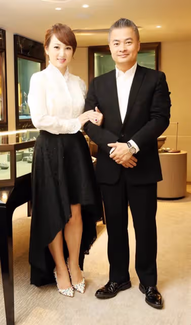 結婚16週年!郁方曬「老公床上合照」曝豪門婚秘訣 仔細一看「枕邊人是小三」笑喊:把婚姻當修行