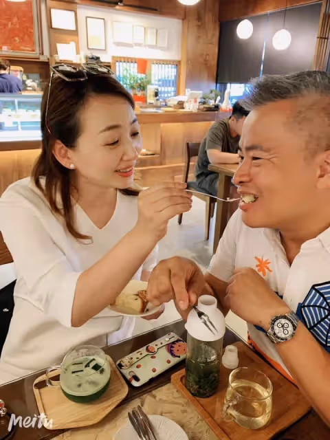 結婚16週年!郁方曬「老公床上合照」曝豪門婚秘訣 仔細一看「枕邊人是小三」笑喊:把婚姻當修行
