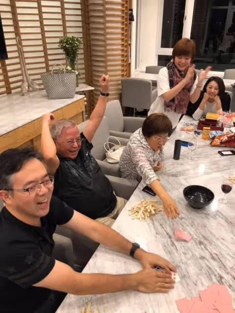 結婚16週年!郁方曬「老公床上合照」曝豪門婚秘訣 仔細一看「枕邊人是小三」笑喊:把婚姻當修行
