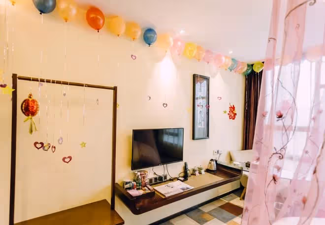 我的陪嫁婚房,婆婆殷勤幫忙裝修打掃,婚後我方知她的打算