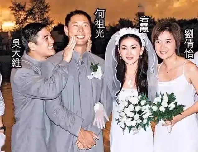 55歲溫碧霞曬高清泳裝照，卻被網友摳細節：腳後跟忘記P圖了