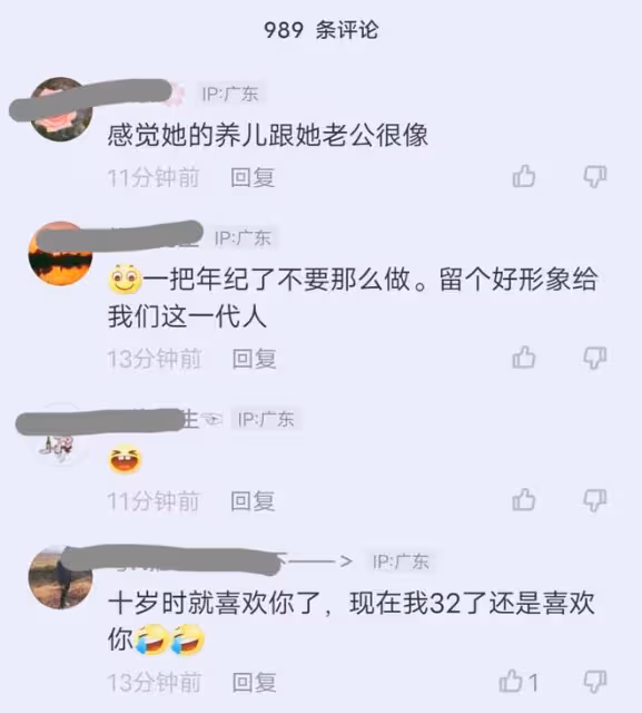 55歲溫碧霞曬高清泳裝照,卻被網友摳細節:腳後跟忘記P圖了