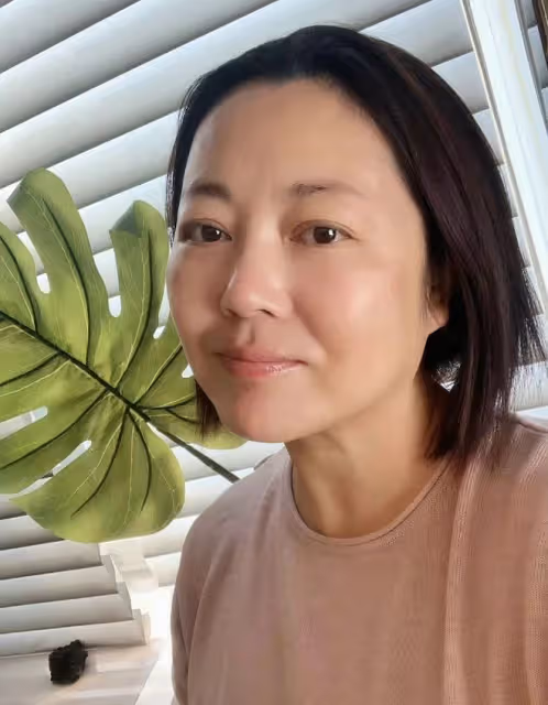 戲骨王茜華曬母子合照,被指眼凸明顯變化大,兒子虎頭虎腦長像爸