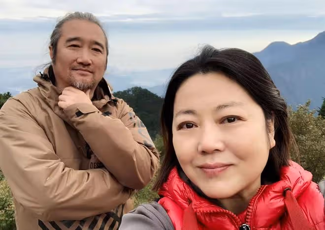 戲骨王茜華曬母子合照,被指眼凸明顯變化大,兒子虎頭虎腦長像爸