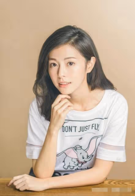 台灣偶像劇女神公開戀情!為模特男友辦生日趴,當眾嬌羞甜蜜擁吻