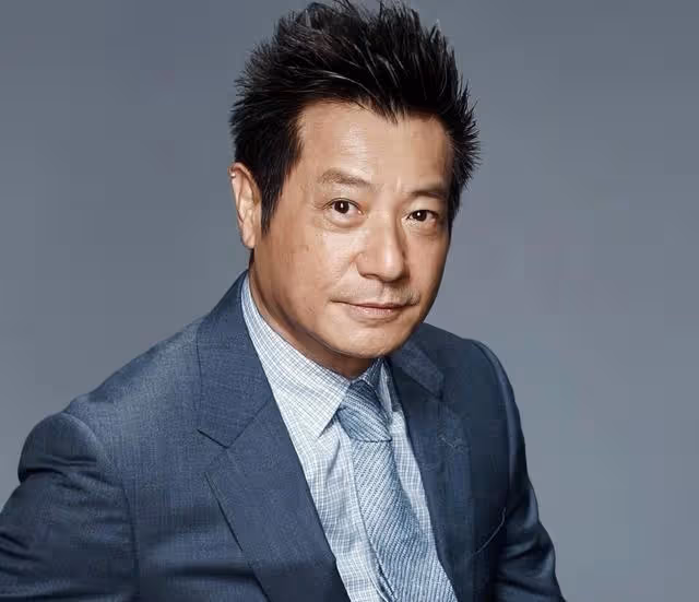 恭喜!TVB知名老戲骨將升級做爺爺,與兒媳臉貼臉親密合照引熱議