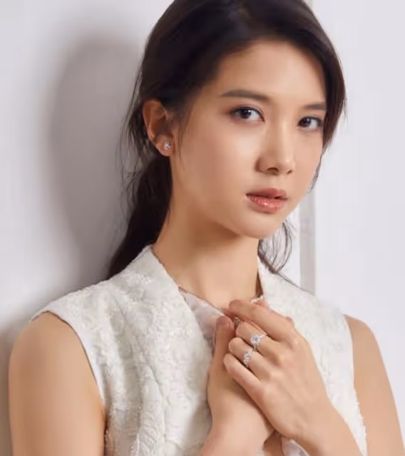 林宣妤慶26歲生日!嘟嘴賣萌心情極佳,簽李澤楷公司1年首演女主