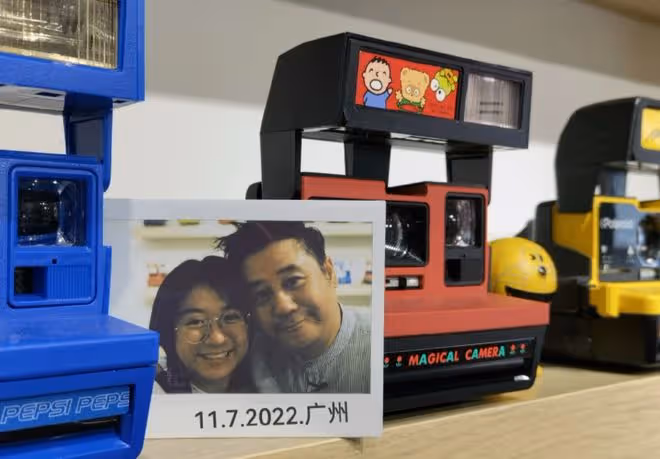 麥長青罕曬父女合影,22歲女兒長相甜美,隨老爸定居廣州打拚事業