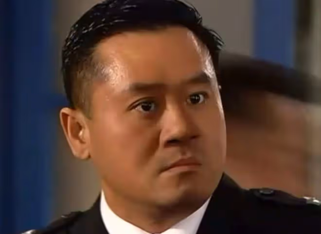麥長青罕曬父女合影,22歲女兒長相甜美,隨老爸定居廣州打拚事業