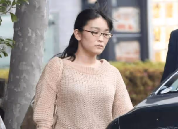 30歲真子婚後大變樣,親自做飯冒出白髮,網友:貧賤夫妻百事哀