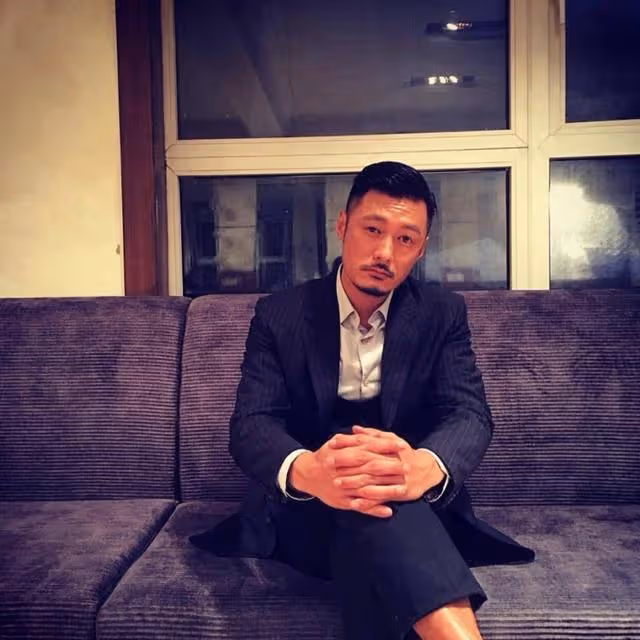 安倍身亡後4位明星動態:余文樂呂麗萍悲傷,吳京延遲轉發七七