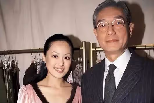 敗光2個「億萬男人」家產,獨自還清2.5億債務,如今她「成頭部網紅」再成億萬富婆