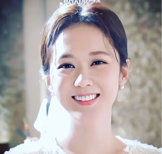 被稱為是亞洲美人，在韓國醜聞不斷，到國內卻成撈金女神
