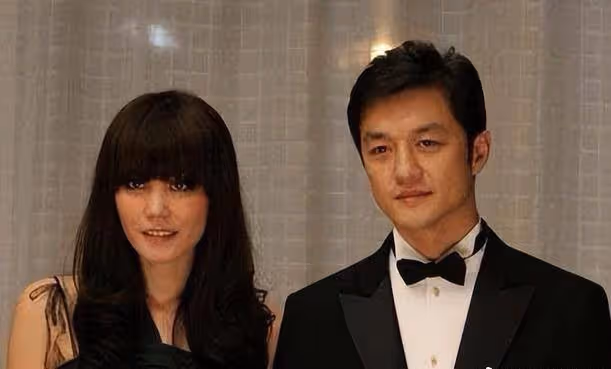 人生贏家！天后前夫「娶嬌妻秀恩愛」　王菲不甘落後：與謝霆鋒複合8年「愛情滋潤」53歲凍齡如少女