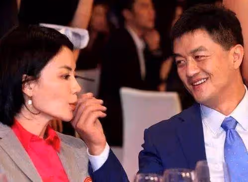 人生贏家！天后前夫「娶嬌妻秀恩愛」　王菲不甘落後：與謝霆鋒複合8年「愛情滋潤」53歲凍齡如少女