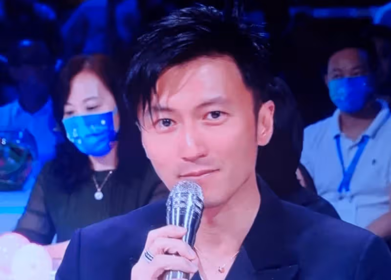 人生贏家!天后前夫「娶嬌妻秀恩愛」 王菲不甘落後:與謝霆鋒複合8年「愛情滋潤」53歲凍齡如少女