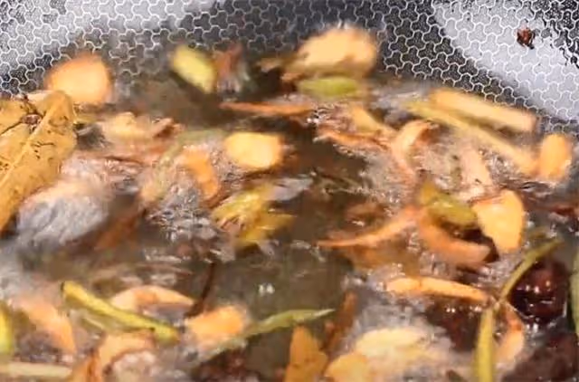 辣椒油怎麼做才好吃？跟28年老廚師學的方法，夏天拌什麼吃都香