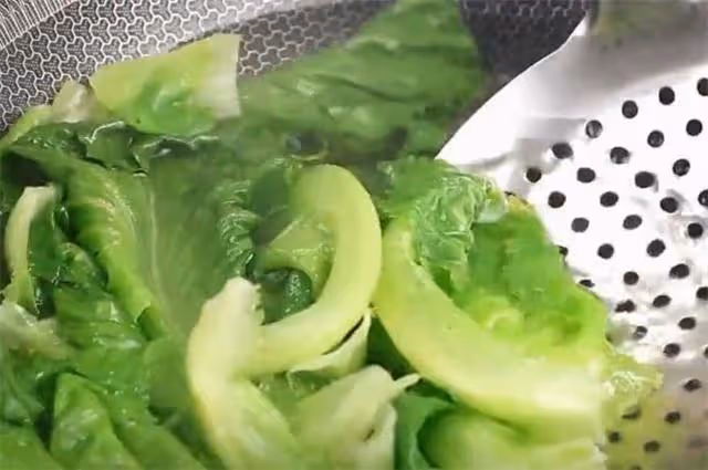 夏天吃生菜，只服這種獨特做法，好看又好吃，比紅燒肉還解饞
