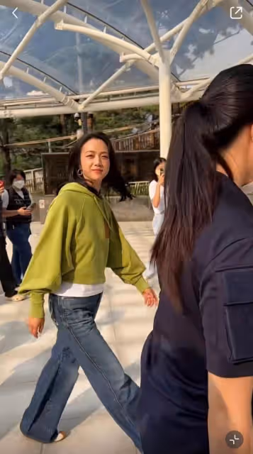 湯唯在首爾街頭被偶遇!打扮樸素狀態好