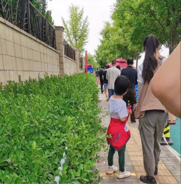 湯唯在首爾街頭被偶遇!打扮樸素狀態好