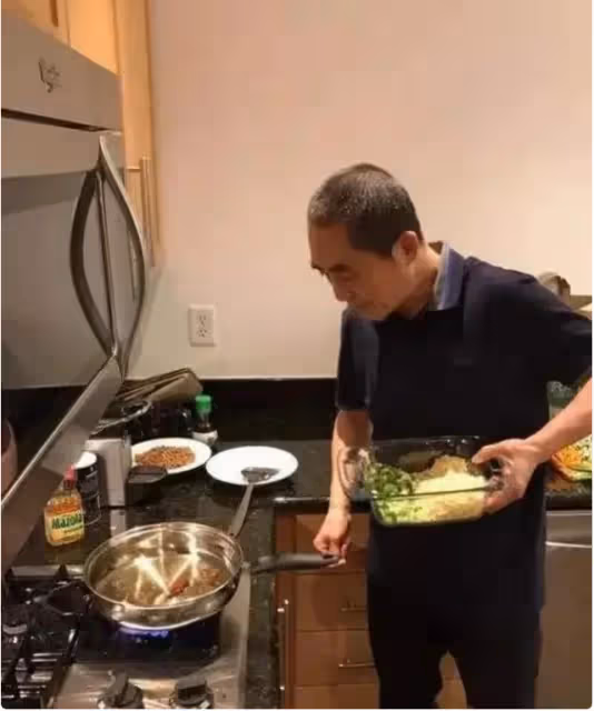 張藝謀3000萬急售豪宅上熱搜!其妻出面回應了