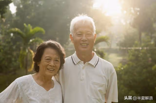 老人不帶孫子,晚年兒媳不養老,兒媳反駁:我最需要時,你選自己