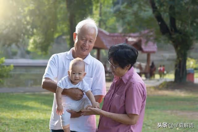 老人不帶孫子,晚年兒媳不養老,兒媳反駁:我最需要時,你選自己