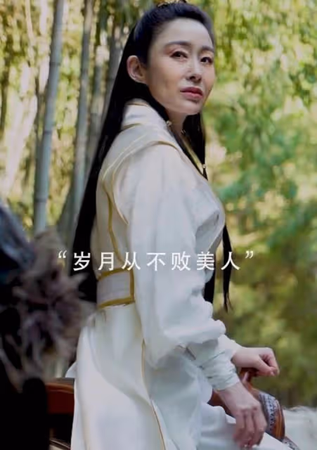 息影15年後再次復出飾演趙敏,53歲的張敏容顏憔悴,但風采依舊 ,網友歲月從不敗美人