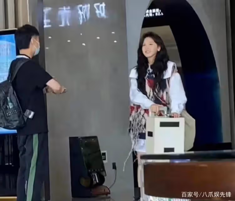 《中餐廳6》正式錄製,譚松韻張若昀遭溜粉,殷桃無濾鏡照似少女