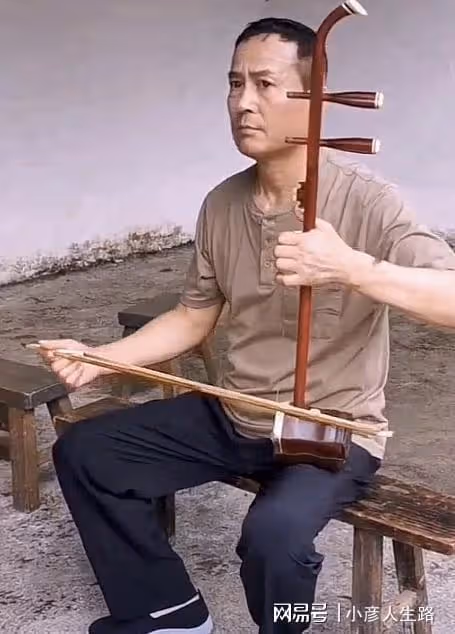 58歲安亞平喉癌去世，小17歲圈內妻子悲痛萬分，兩人親密合影曝光