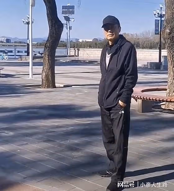 58歲安亞平喉癌去世，小17歲圈內妻子悲痛萬分，兩人親密合影曝光