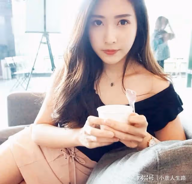 馬來西亞高學歷模特，魔鬼身材天使臉蛋，鍾愛甜美清淡風