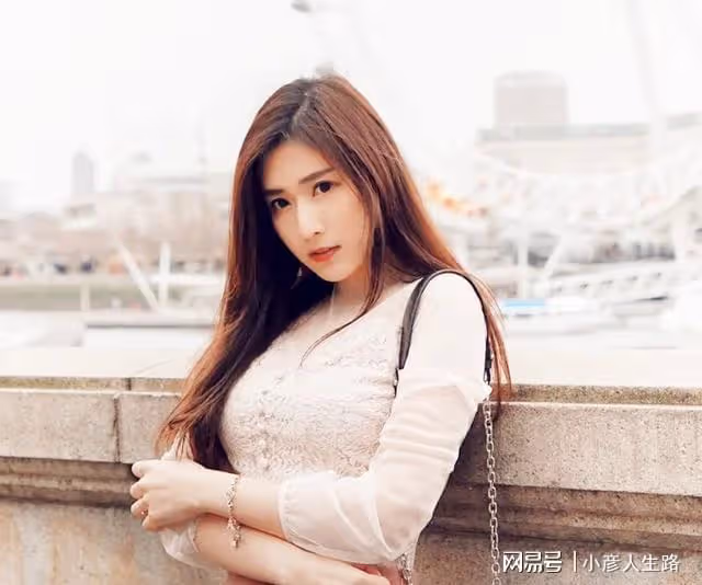 馬來西亞高學歷模特，魔鬼身材天使臉蛋，鍾愛甜美清淡風
