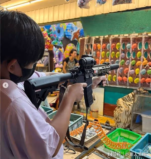 林志穎帶老婆兒子逛街,12歲Kimi又高又壯,身高體型均超爸爸