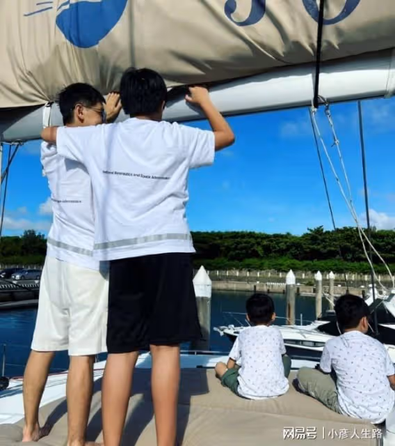 林志穎帶老婆兒子逛街,12歲Kimi又高又壯,身高體型均超爸爸