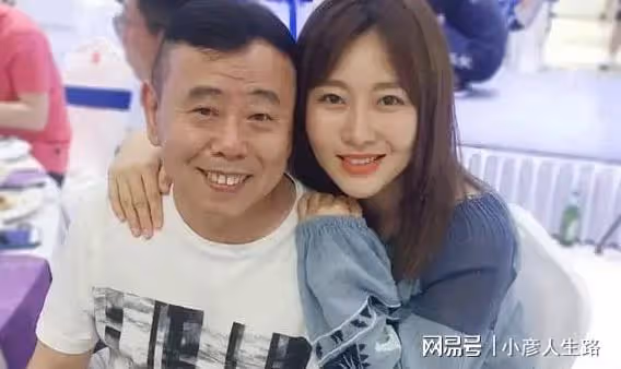 潘長江女兒潘陽透露父親近況,愁眉不展疑患抑鬱症
