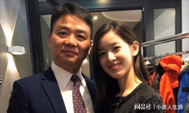 繼劉強東事件後,章澤天出席晚宴引爭議,鼻子像蕭亞軒下巴像劉翔