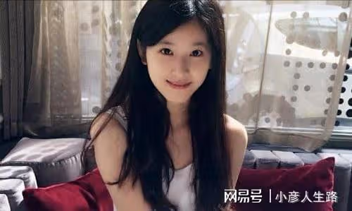 繼劉強東事件後,章澤天出席晚宴引爭議,鼻子像蕭亞軒下巴像劉翔
